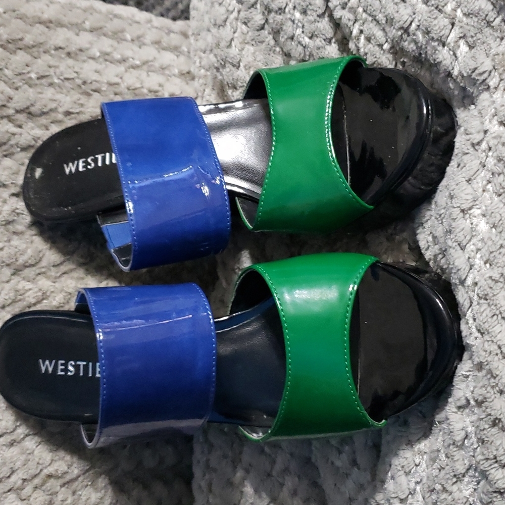 Green and blue wedge slides